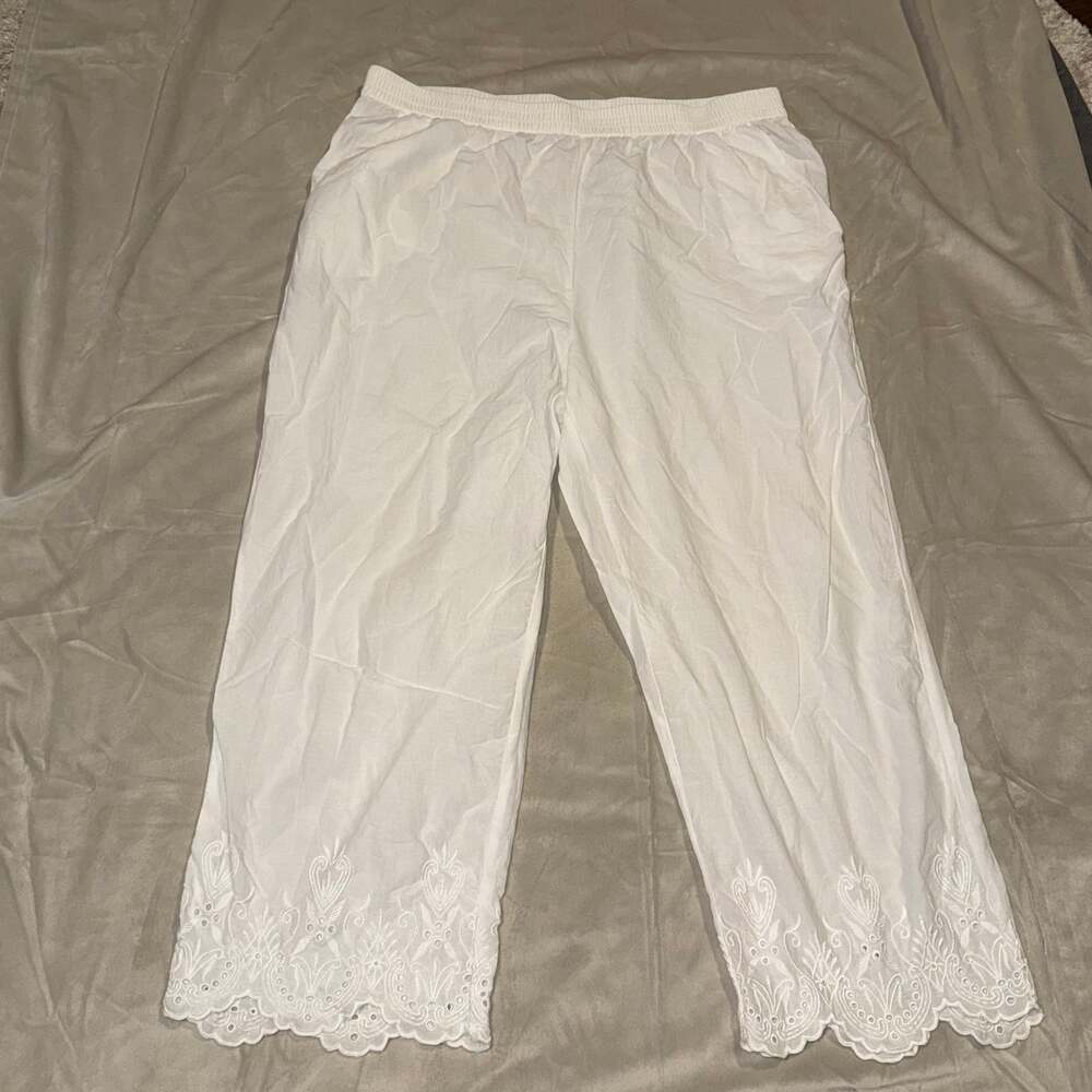 Soft Surroundings White Wide Leg Cropped Pants with Eyelet Lace Hem